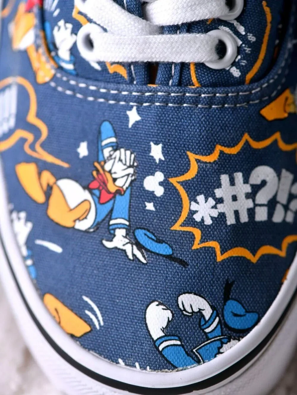 Pre-Owned! Size: 8 Men/9.5 Women | Vans Donald Duck